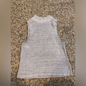 ALYA TURTLENECK SLEEVELESS TOP